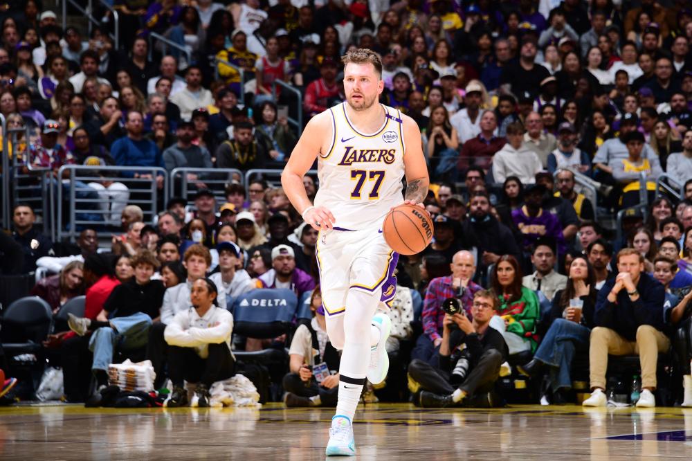 张伯伦代表阿森纳U21出战曼联U21，8年后再为枪手比赛